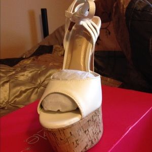 Shoedazzle brand new never worn high heels
