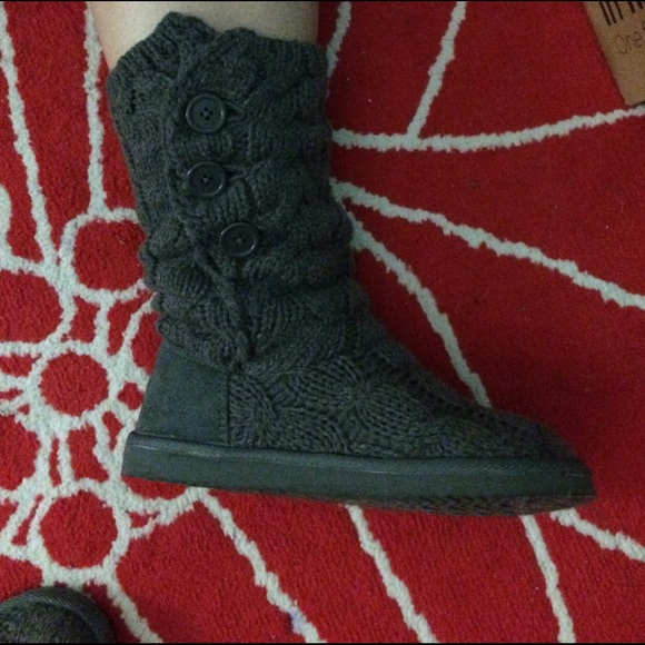 Knit boots (uggs similar)