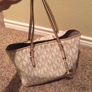 Micheal Kors Purse