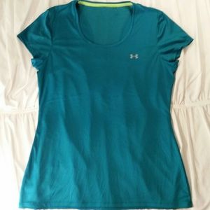 UA loose fit tee