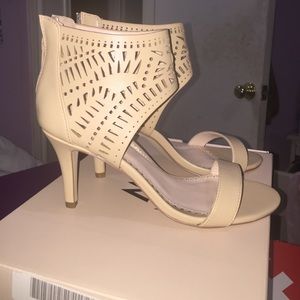 Lace cut out designed strappy heels 😍😍😍😍