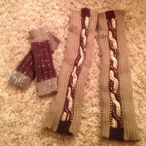 Leg Warmers and fingerless gloves