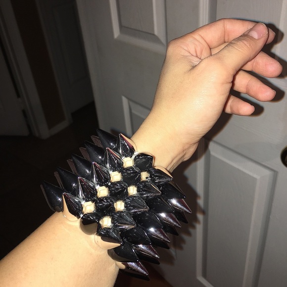 🔴SOLD IN BUNDLE🔴"Rough Rider" spiky bracelet