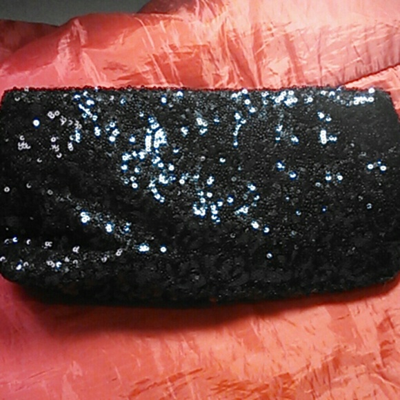 Handbags - Picture 2 of 3