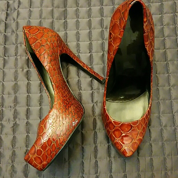 Jessica Simpson. Patent Leather. Platform Pumps.