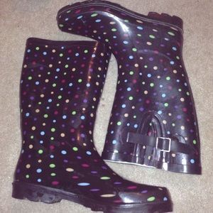 Gently used rain boots