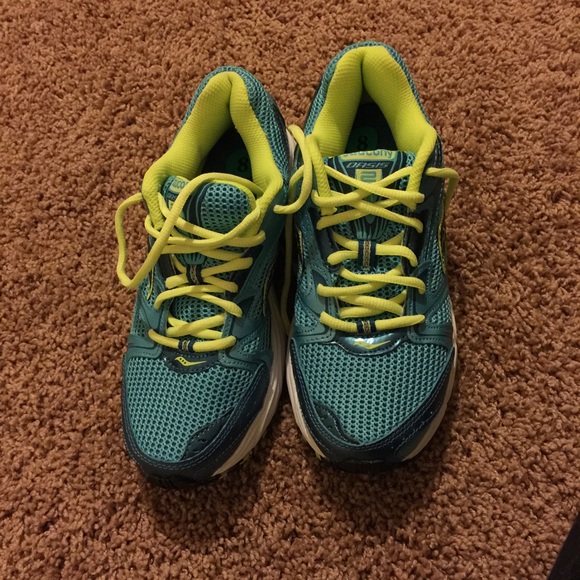 Size 8 saucony athletic shoe