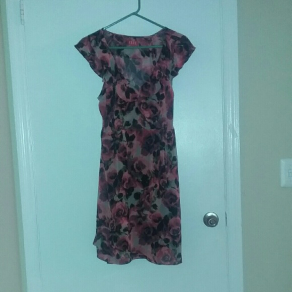 Flowy floral mini dress never worn