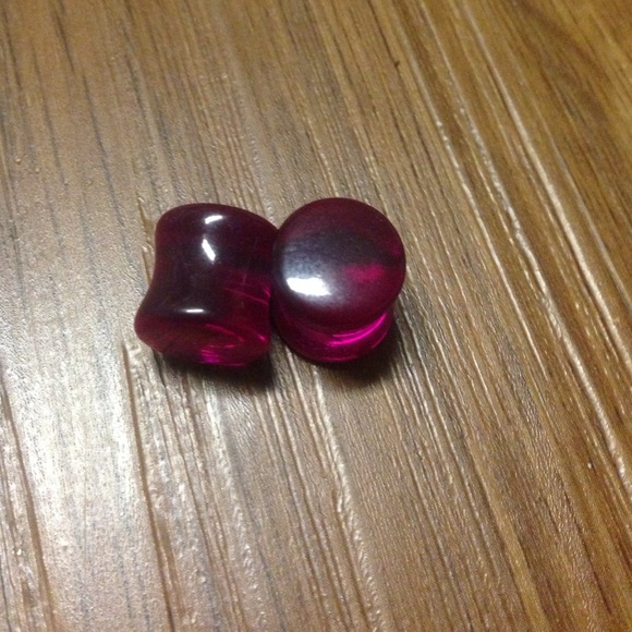 Dark pink 00g acrylic plugs