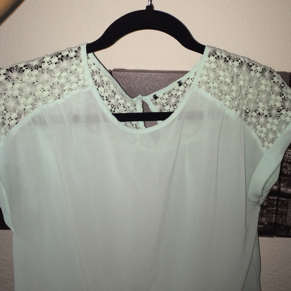 shirt - Picture 3 of 4