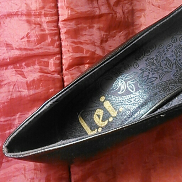 Shoes - Picture 2 of 4