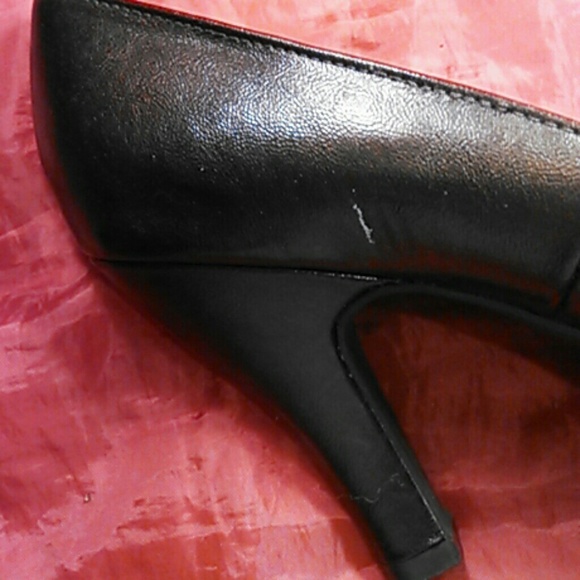 Shoes - Picture 4 of 4