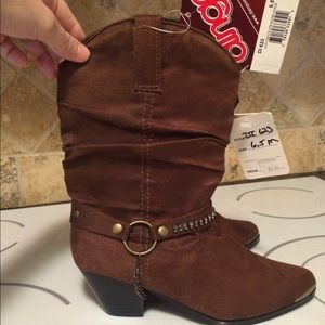 Dingo dark brown suede boots