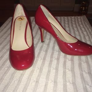Red Pump worn maybe once! Super cute!