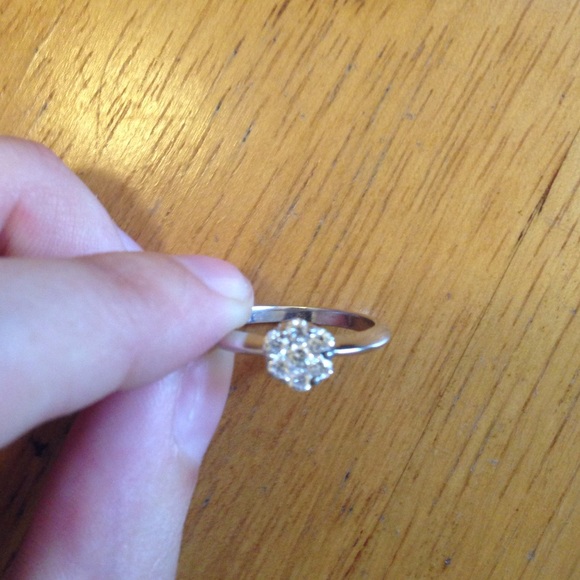 Flower ring - Picture 2 of 2