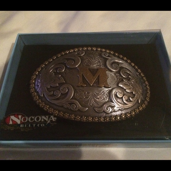 Belt buckle with litter M