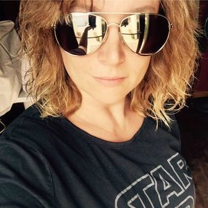 Meet your Posher, Carrolyn