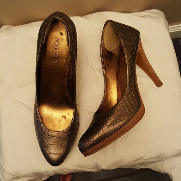 Heels - Picture 2 of 2