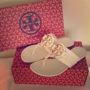 Authentic Tory Burch white Amanda flat sandal