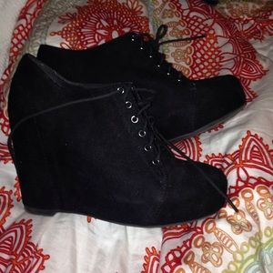 Black Heel Wedges!