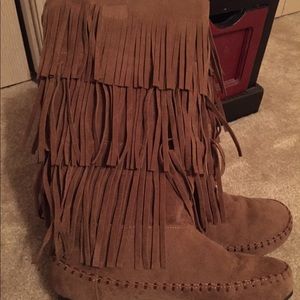 Light brown ladies boots with fringe