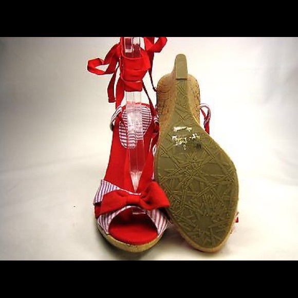 Red and white wedges. Never worn. - Picture 4 of 4