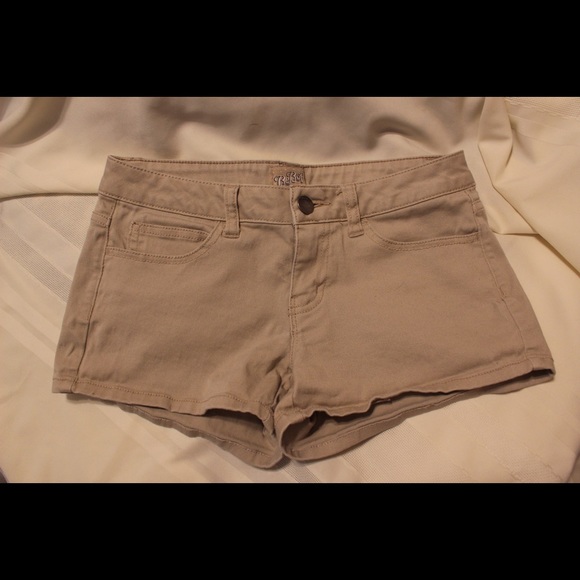 Khaki short shorts