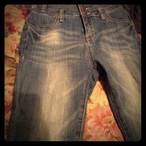 High wasted light wash skinny jeans!! 👖👖