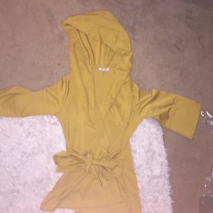 hooded jacket/small robe.