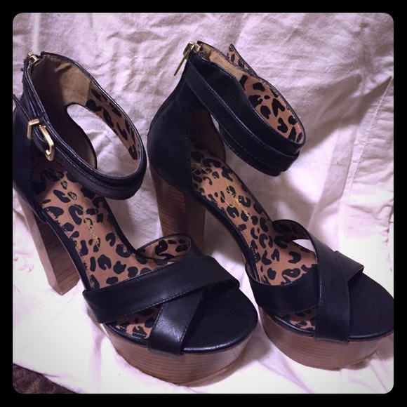 Jessica Simpson black platform heels. Size 9