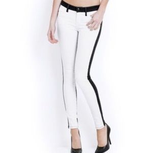 GUESS black/white Brittney jeans ⚫️⚪️⚫️