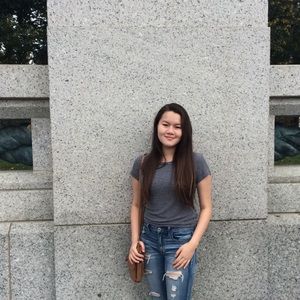 Meet your Posher, Chloe