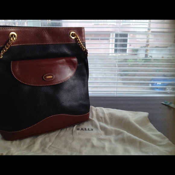 vintage bally shoulder bag!