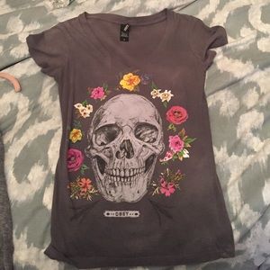 Obey skull shirt size small