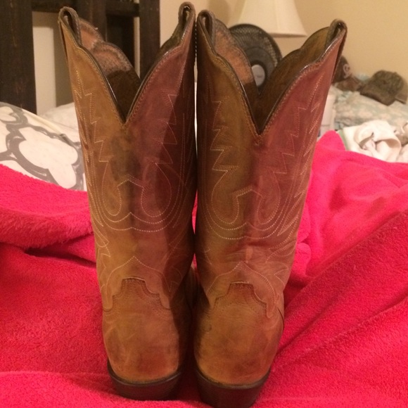Women's Ariat cowboy boots