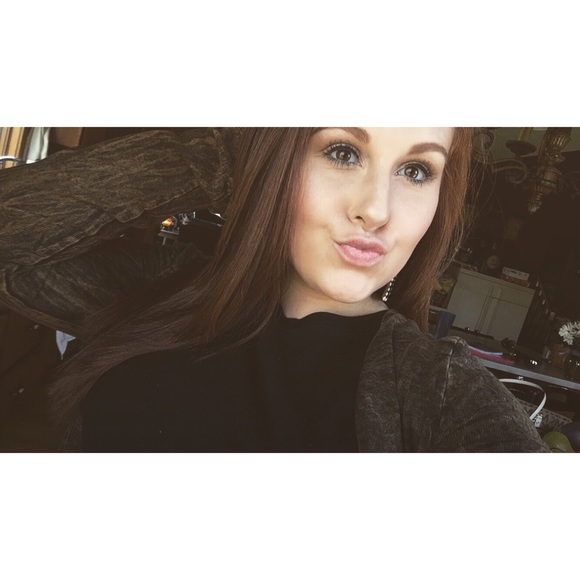 Welcome to my closet!!๐๐๐ - Picture 2 of 4