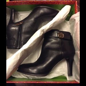 Black Tory Burch boots
