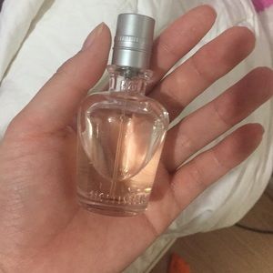 Hollister fragrance in Malaila