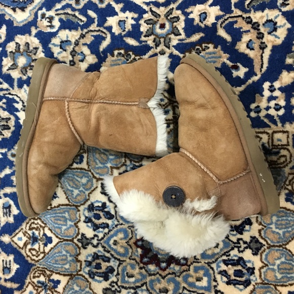 UGG Shoes - Size 6 Bailey Button Chestnut Uggs