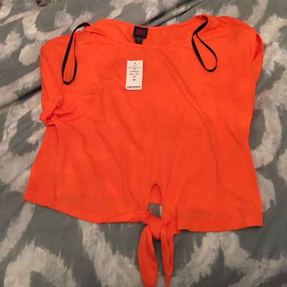 Bright orange crop top NWT MEDIUN