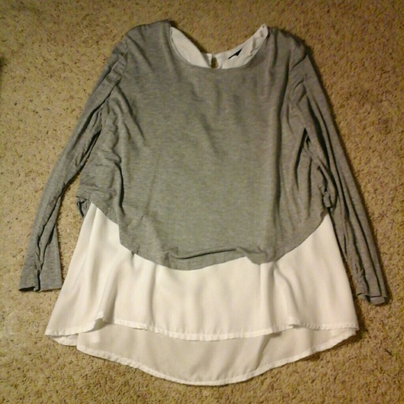 NWOT Two-layer gray snd white shirt