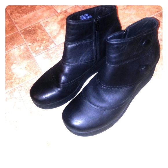 Tara M. Mandi bootie size 9.5