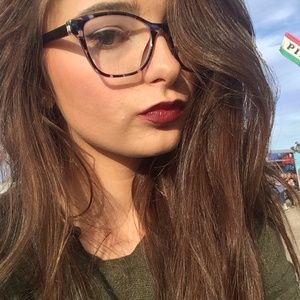Meet your Posher, Jadia