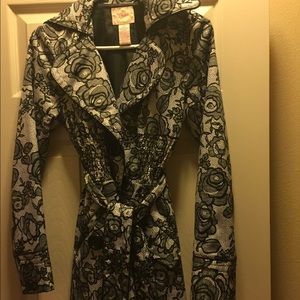 Pea coat with intricate design