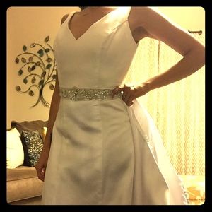 Simple and elegant wedding gown