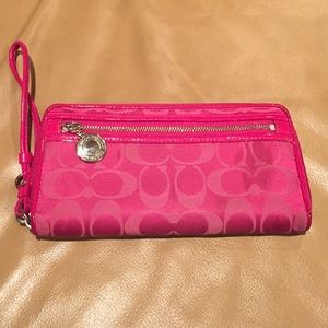 Coach Wristlet💞💞Reduced 💞💞