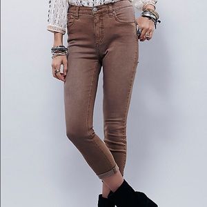 Free people high rise rolled skinny jeans! 🐻