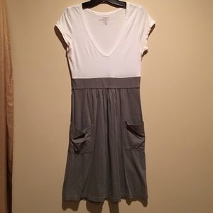 👗 Grey and White T Shirt Pocket Dress