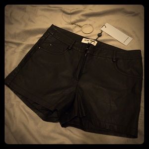 ❌SOLD❌Vera Moda Leather Look Shorts