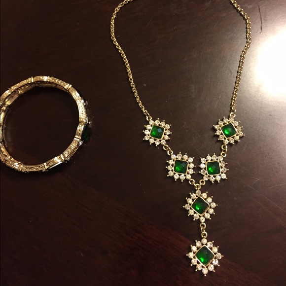 Gold and emerald necklace and bracelet set - Picture 1 of 4